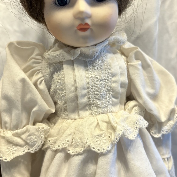 1986 Seymour Mann Collectors Guild Doll Brunette with Blue Eyes with stand - Picture 8 of 12